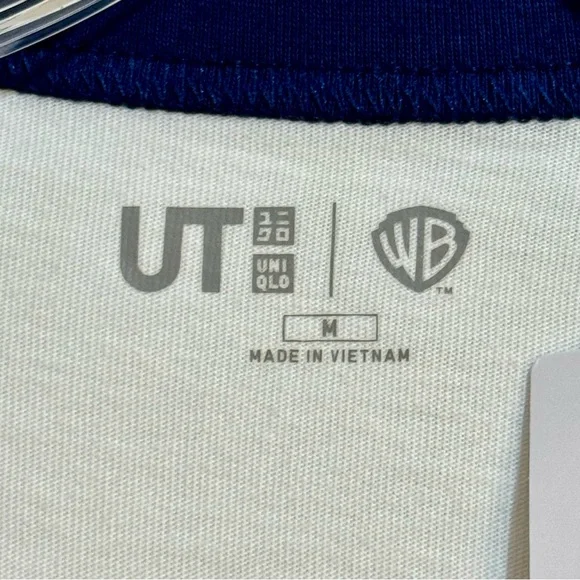 🔥NWT🔥 Uniqlo Warner Bros. Movie Gremlins Graphic Ringer Tee - Medium Blue/White - Picture 2 of 11